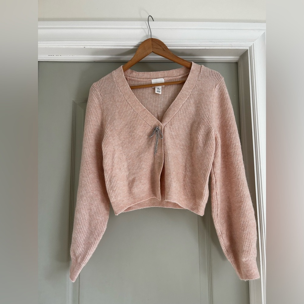 H&M Women's V-Neck Soft Pink Sweater
